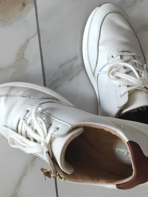 Clarks women's athletic shoes size 38 like new, white leather