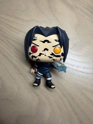 Funko Pop! Naruto Sasuke (Curse Mark) 455 Special Edition like new