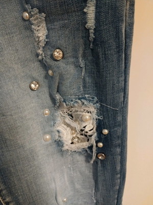 Women's denim pants with rips, pearls and strass new