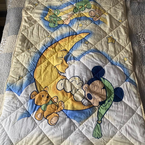 Children's thin quilt with Mickey Mouse used