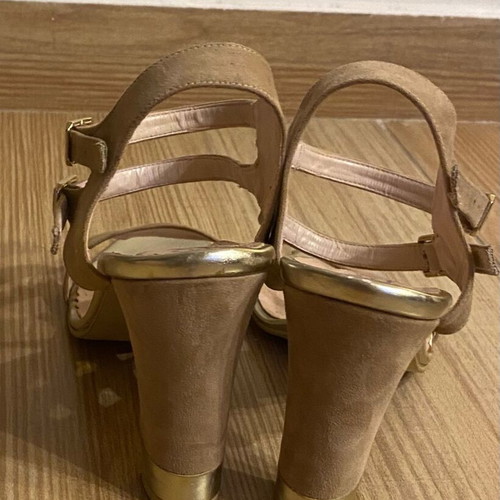 Leather sandals like new, beige size 39, suede and gold