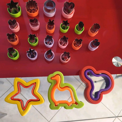 Stainless steel food cutters new, pack of 23 with dinosaur, star and Mickey Mouse designs