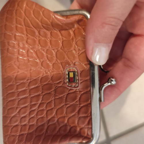 Coin purse coral like new