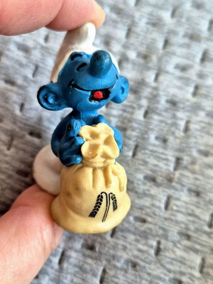 Schleich Peyo Στρουμφάκι που κρατάει θησαυρό