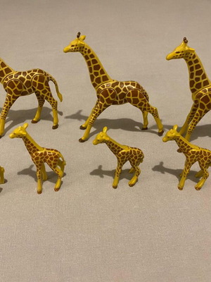 Playmobil giraffes with babies used
