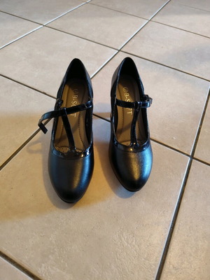 Women's high heel shoe new, size 37