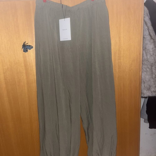 Stradivarius khaki pants with elastic waist, size XL