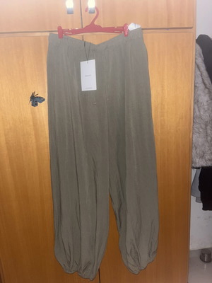 Stradivarius khaki pants with elastic waist, size XL