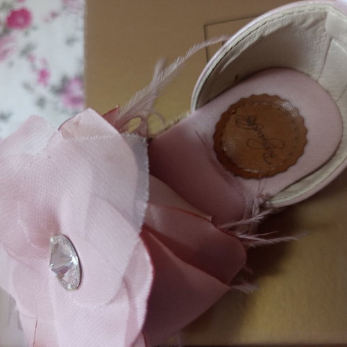 Baby shoe size 19 with box
