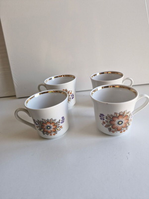 Porcelain vintage mugs like new, set of 4 pieces