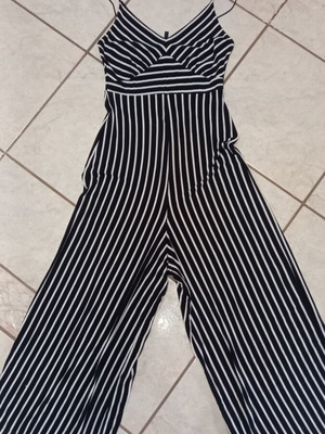 Stradivarius jumpsuit like new, black and white, size M