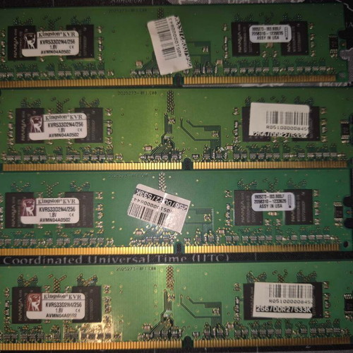 DDR2 RAM 8x256MB 533MHz used, 4 Corsair and 4 Kingston modules