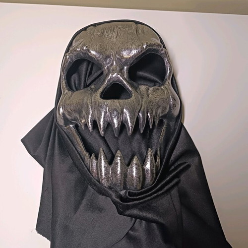 Carnival costume and gift mask like new for 8-10 years old