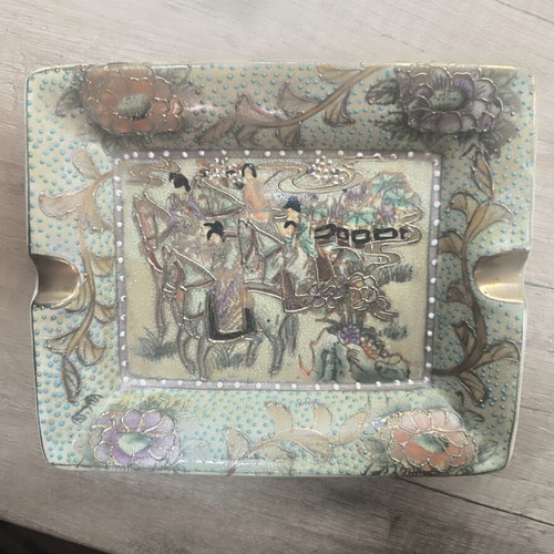 Japanese vintage ashtray hand-painted, like new, 18x15 cm