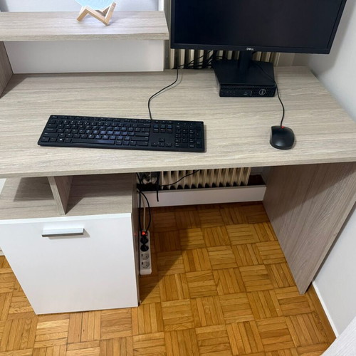 Desk like new in good condition