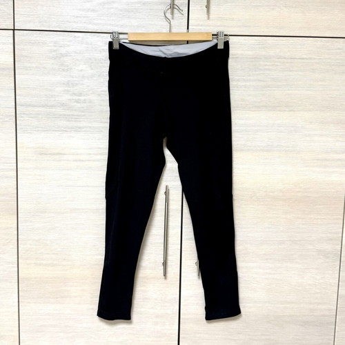 Oysho sports gym leggings size M, like new, black with zipper and hidden pocket