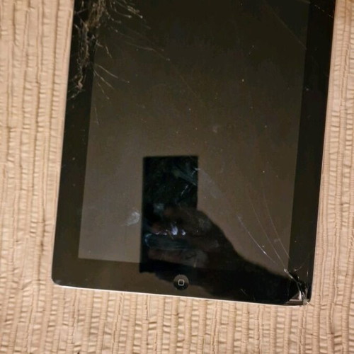 iPad 16Gb used with broken screen