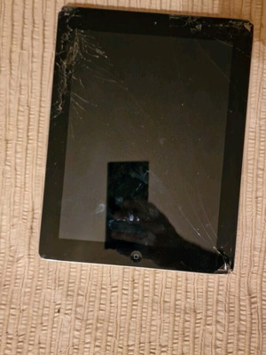 iPad 16Gb used with broken screen