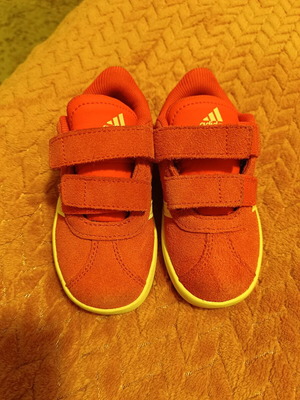 Παιδικά παπούτσια Adidas court σαν καινούργιο, πορτοκαλί, νούμερο 23