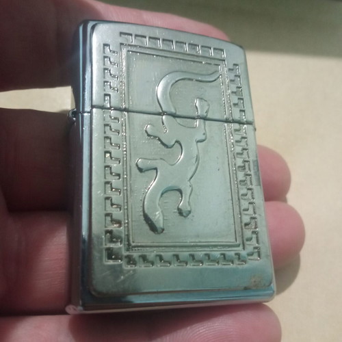 Zippo gecko lizard lighter
