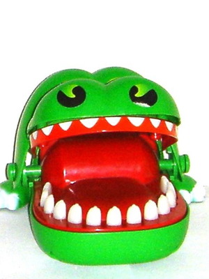 Crocodile toy like new that opens and closes its mouth