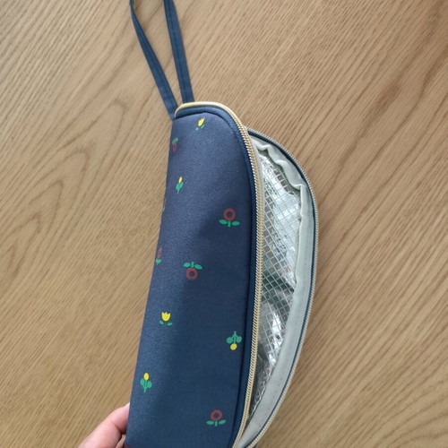Insulated bag like new for water bottle or baby bottle