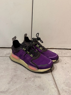 Adidas Boost athletic shoes 37.5 like new, purple