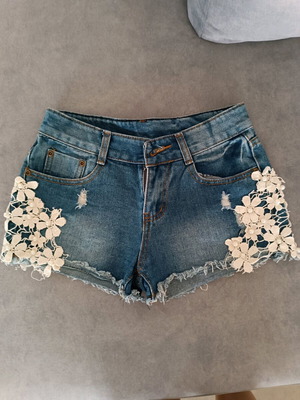 Denim shorts like new with lace and pearls design, size S