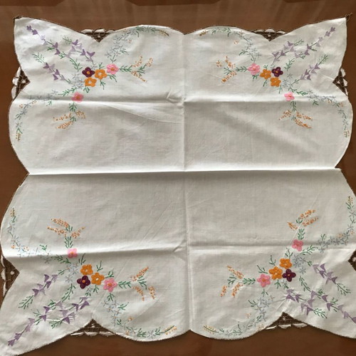 Table linens used, set of 4 pieces