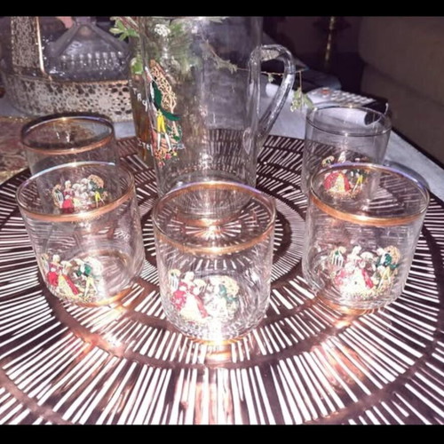 Wine pitcher with 6 vintage glasses like new
