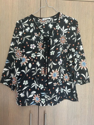 Floral blouse like new, spring-autumn with 3/4 sleeve one size