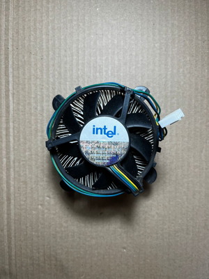 Stock ψύκτρα επεξεργαστή Intel Socket 775 μεγάλη σαν καινούργια