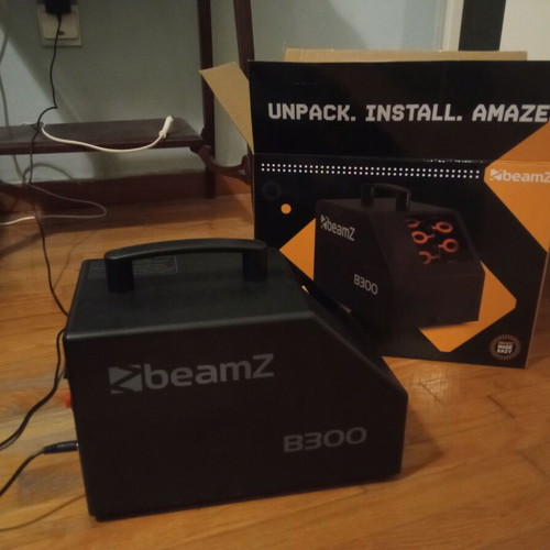 BeamZ B300 Bubble Machine with Wireless Remote new