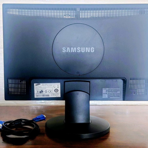 Samsung SyncMaster 2243NW 22-inch monitor like new, LCD with VGA