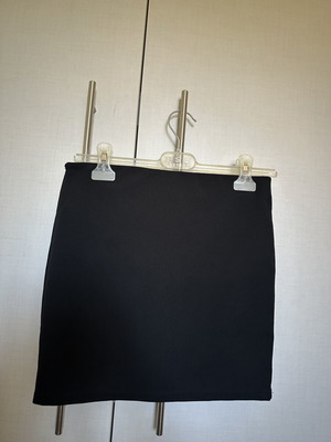 Mini black skirt like new, elastic waist, sizes XS-S