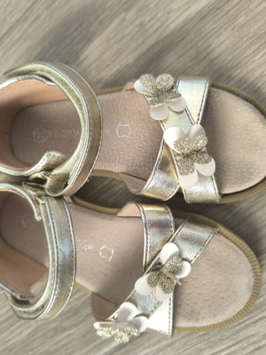 Gold sandals for girls, size 27