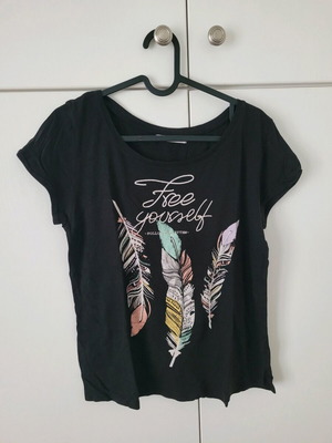 Κοντομάνικο T-shirt Bershka μαύρο σαν καινούργιο, μέγεθος M