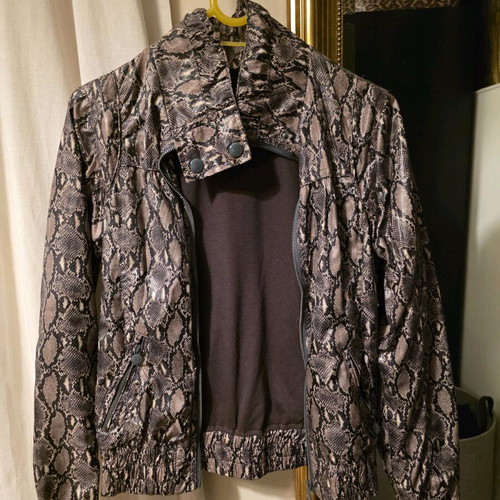 Bershka jacket like new, size small, black and beige
