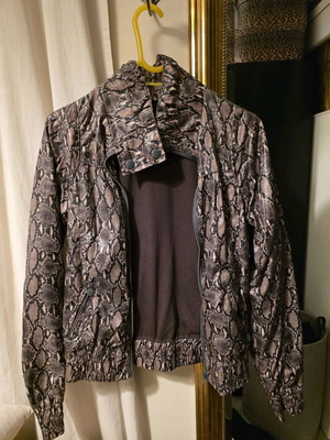 Bershka jacket like new, size small, black and beige