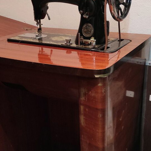 Zenith sewing machine vintage used, cabinet needs repairs
