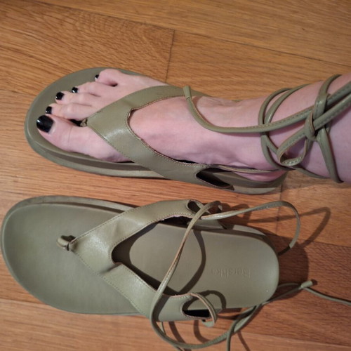 Bershka khaki sandals tied at the ankle like new, size 40