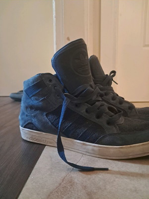 Adidas collectible shoes like new, black, size 43.5