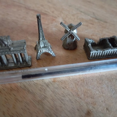Mini Figures from Different Symbols of 4 Countries, Like New