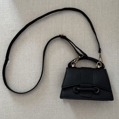 Mini black shoulder bag Shein like new, PU leather with gold details