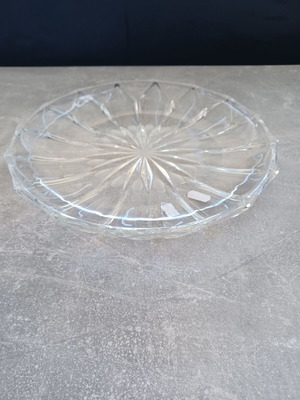Round serving platter used, 31 cm diameter