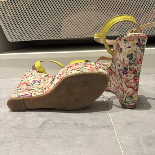 Floral platform shoes used with leather strap size 38