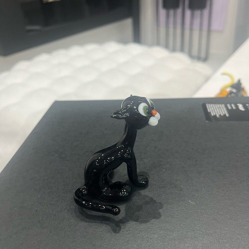 Glass cat miniature like new, handmade with details