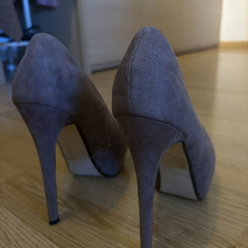 High heels dark beige used in good condition