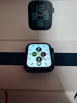 Apple Watch SE 2 44mm σκούρο μπλε αθλητικό λουράκι