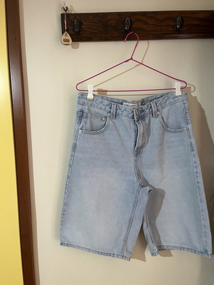 Stradivarius denim bermuda shorts like new, size M 38 10, blue
